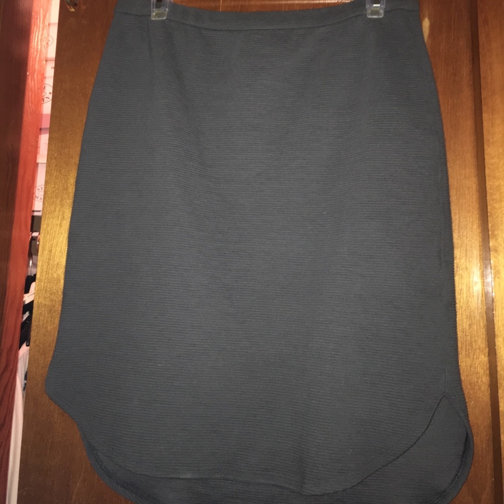 gray ribbed skirt